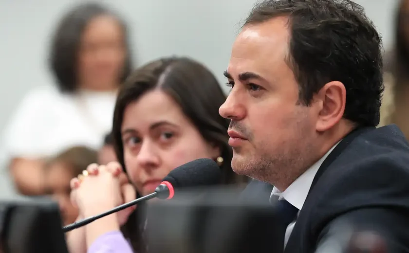 Câmara decide suspender deputado Glauber Braga por seis meses