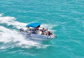 Passeios de lanchas e barcos de luxo já fazem parte da nova realidade turística de Maragogi