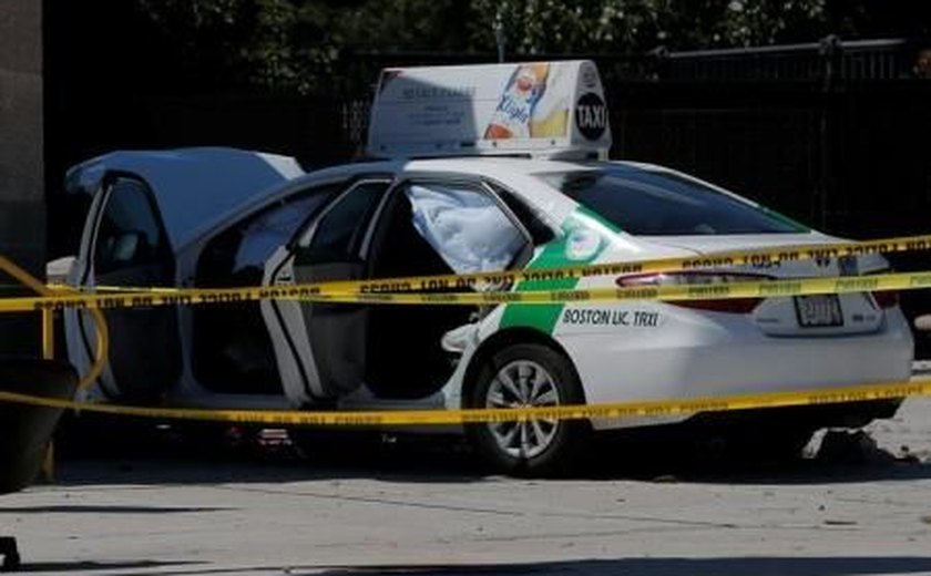 Táxi atropela pedestres nos Estados Unidos e deixa ao menos 10 feridos