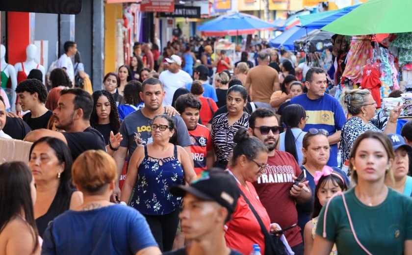 Retardatários lotam lojas do Centro de Maceió para as últimas compras natalinas