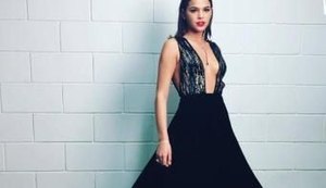 Bruna Marquezine usa vestido de R$ 56 mil para gravação de programa na TV