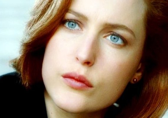Atriz de 'Arquivo X' revela luta contra depressão e dependência de drogas