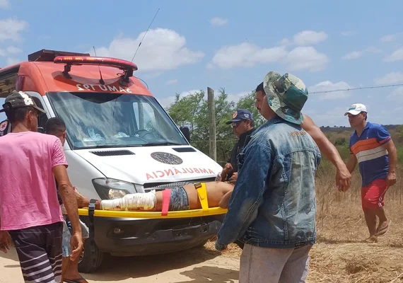 Motociclista com sinais de embriaguez colide em carro e fica ferido, em Traipu