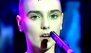 Sinead O'Connor é hospitalizada após divulgar 'tendências suicidas'