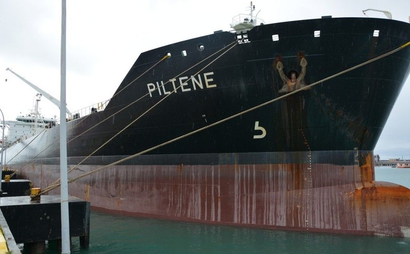 Tripulante estrangeiro é encontrado morto em navio que seguia para Porto de Suape