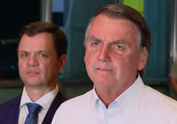 Derrotado e isolado, Bolsonaro desaparece e publica 20 vezes menos nas redes sociais