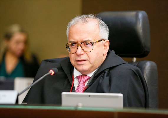 Desembargador derruba decisão sobre verba para o FAM