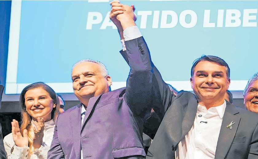 Aliados de Flávio Bolsonaro e Alfredo Gaspar intimidam estudantes da Ufal