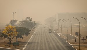 Brasília amanhece coberta de fumaça pelo segundo dia seguido