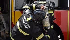 Bombeiros de Alagoas resgatam homem e animal de estimação após incêndio em Maceió