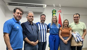 Governador anuncia quase R$ 6 milhões de aporte financeiro aos clubes de futebol de Alagoas