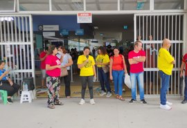 Técnicos da Ufal, em greve, fazem manifestação no Hospital Universitário