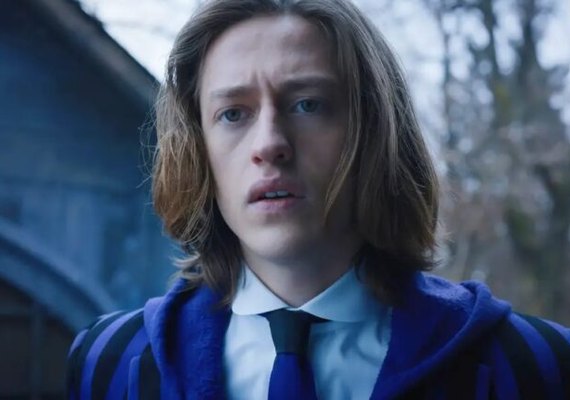 Ator de ‘Wandinha’ é dispensado de elenco da série após ser acusado de assédio sexual