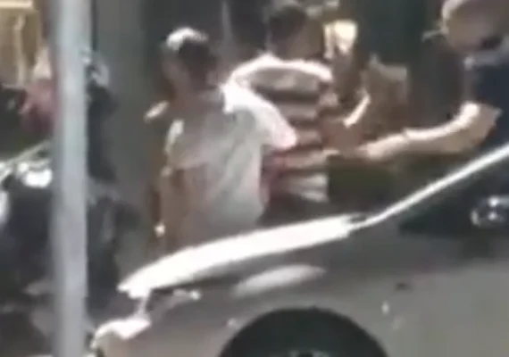 Homem flagrado em vídeo agredindo e fazendo ameaças com arma na Praia do Francês é policial militar em Sergipe