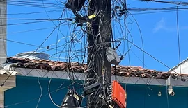 Corte de cabos de internet deixa milhares de moradores sem conexão no Vergel do Lago