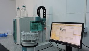 Cromatografia de íons e água ultrapura: Casal garante qualidade do produto