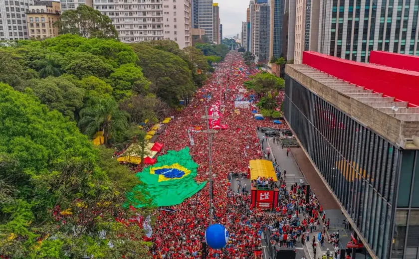 Campanha de Lula aciona TSE após post falso sobre comício na Paulista