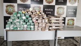 Casal é preso em ônibus clandestino com 160 kg maconha em mala