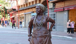 São Paulo ganha estátua da sambista Madrinha Eunice