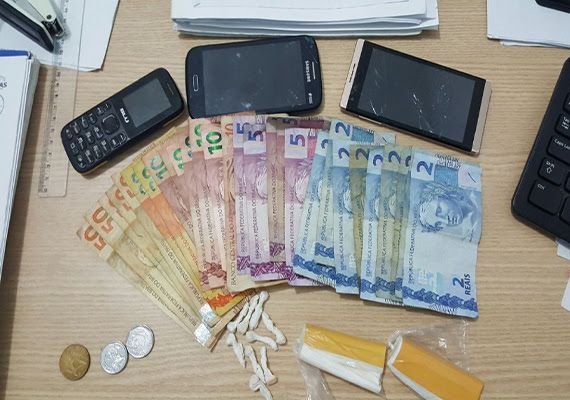 Mulheres são presas por tráfico de drogas na Barra