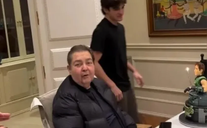 Faustão aparece em comemoração do aniversário de 18 anos do filho Rodrigo