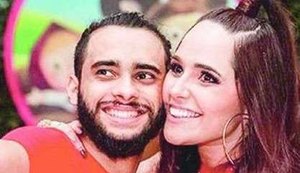 Marido de Perlla pede divórcio após afirmar que levou golpe da cantora