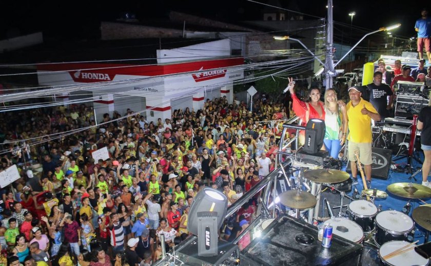 Carnaval da Ressaca lota em São Luís do Quitunde  comando pela banda Cheiro de Amor