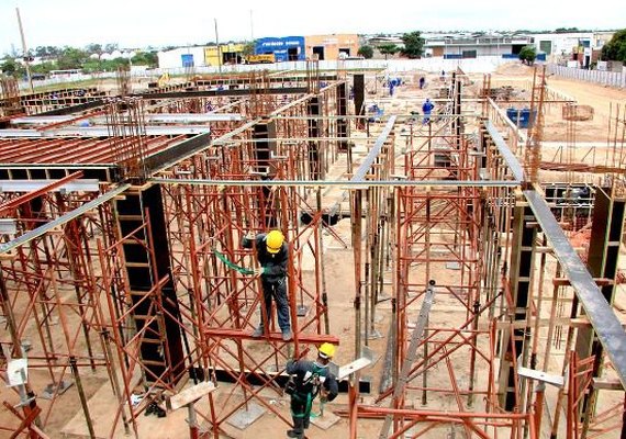 Governador avalia impacto de investimentos na Saúde em Maceió