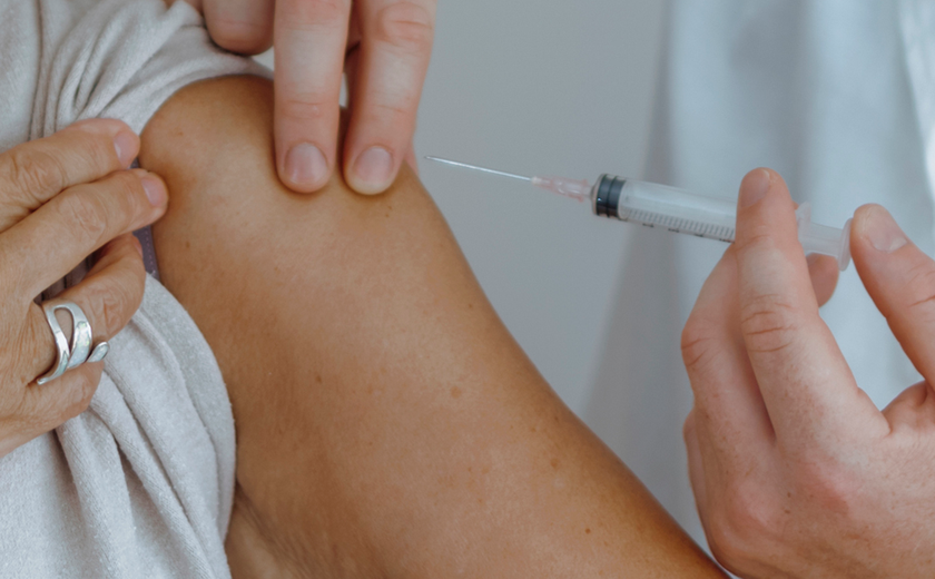 Vacina meningocócica ACWY protege contra quatro sorogrupos e está disponível em clínicas do Sesi