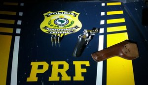 PRF prende homem por porte ilegal de arma na BR-101 em Messias