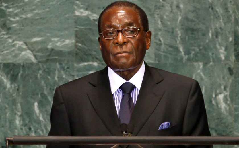 Presidente do Zimbábue não renuncia e pede que país volte à normalidade
