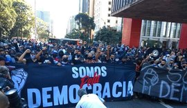 Torcidas organizadas saem às ruas em defesa da democracia