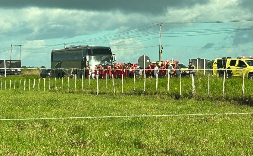 Polícia Militar impede protesto de torcida do CRB