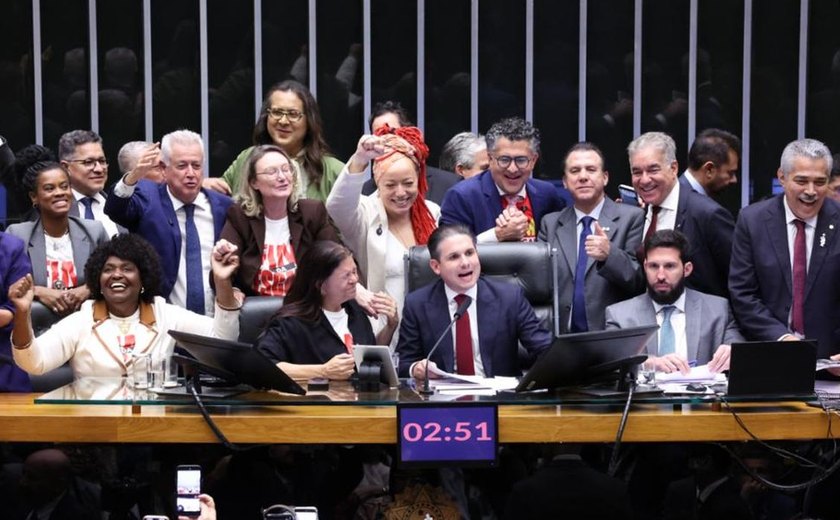 Câmara aprova, em dois turnos, PEC pelo fim da escala 6x1