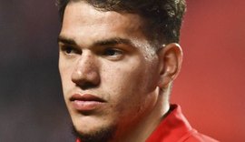 Barcelona monitora goleiro brasileiro Ederson do Benfica