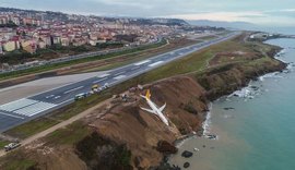 Avião derrapa e quase cai no Mar Negro, na Turquia