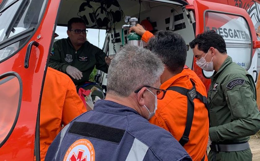 Duas pessoas ficam feridas em colisão entre motos em Maceió