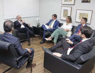 Corregedor-geral interino dialoga com representantes da OAB/AL