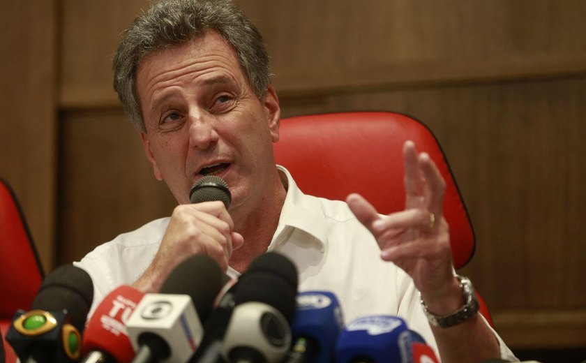 Presidente do Flamengo diz que quer negociar em separado com famílias