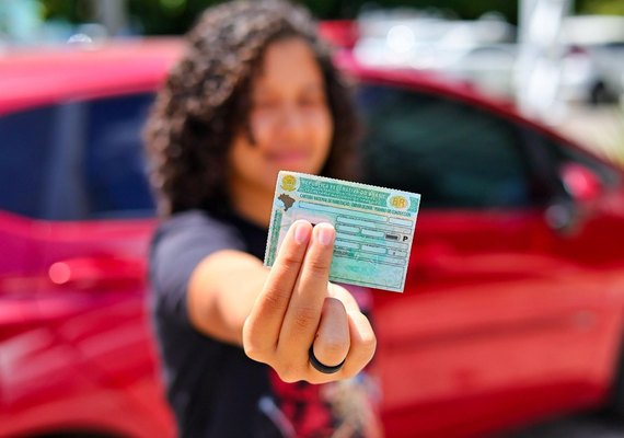 Governador entrega CNH aos primeiros aprovados no Programa CNH do Trabalhador nesta terça-feira