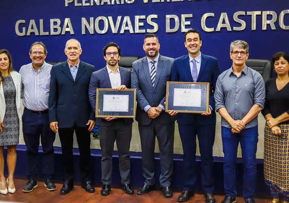 Câmara concede comendas a empresários da indústria hoteleira
