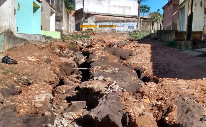 Temporal deixa ruas intransitáveis em Arapiraca
