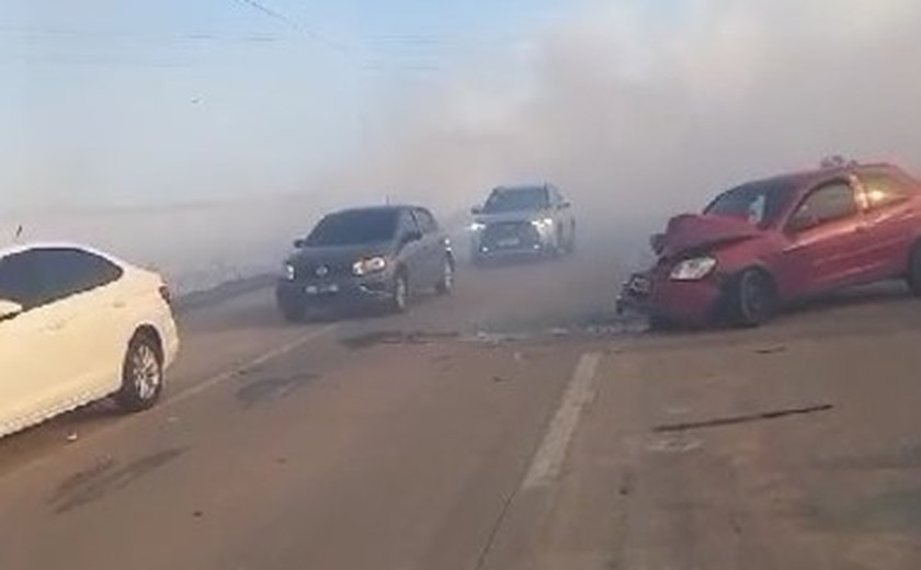 Fumaça de queima de plantação causa acidente envolvendo quatro veículos em Rio Largo