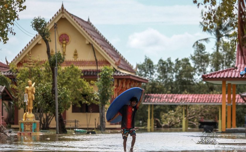 Tempestade causa inundações e cortes de energia na Tailândia