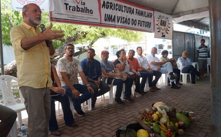 Representantes do Governo recebem prêmio “Amigos da Reforma Agrária”