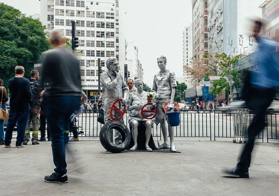 Estátuas humanas em São Paulo chamam atenção para combate ao Aedes aegypti