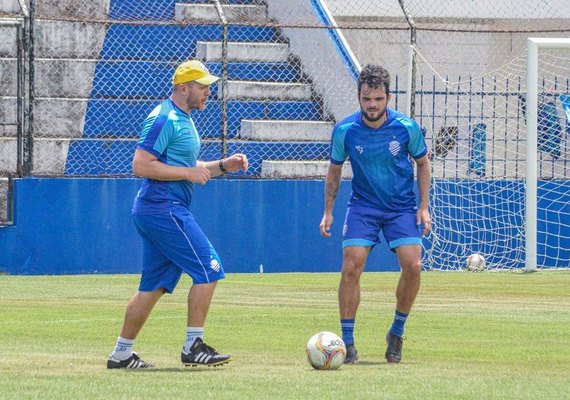 Mozart terá que mexer bastante no CSA para duelo com o América-MG