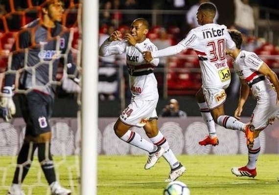 São Paulo vence Paraná no Morumbi em sua estreia no Brasileirão 2018