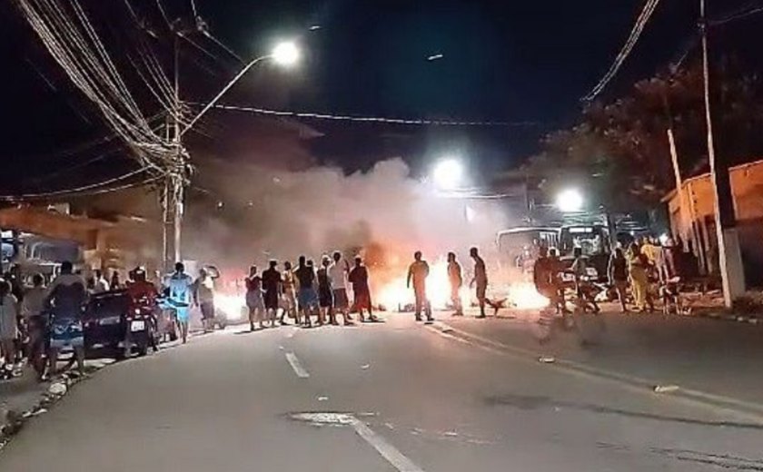 Protesto por falta de água causa bloqueio de trecho da Ladeira do Óleo