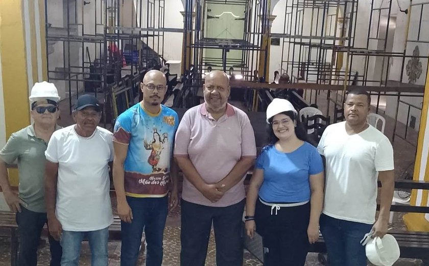 Prefeito se manifesta em recuperar igreja histórica que teve sua obra abandonada pelo Estado